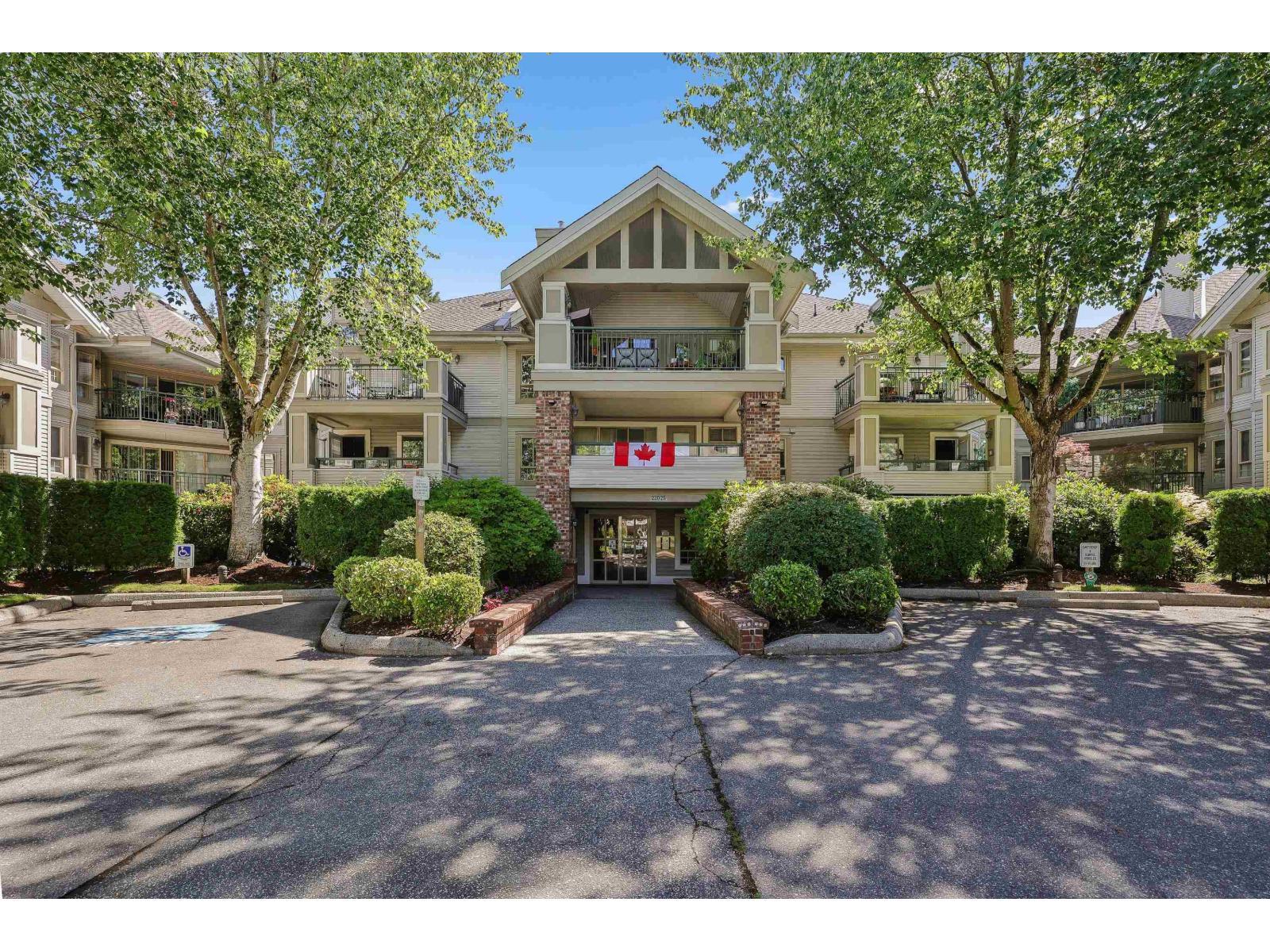 210 22025 48 Avenue, Langley, BC - Outdoor With Facade