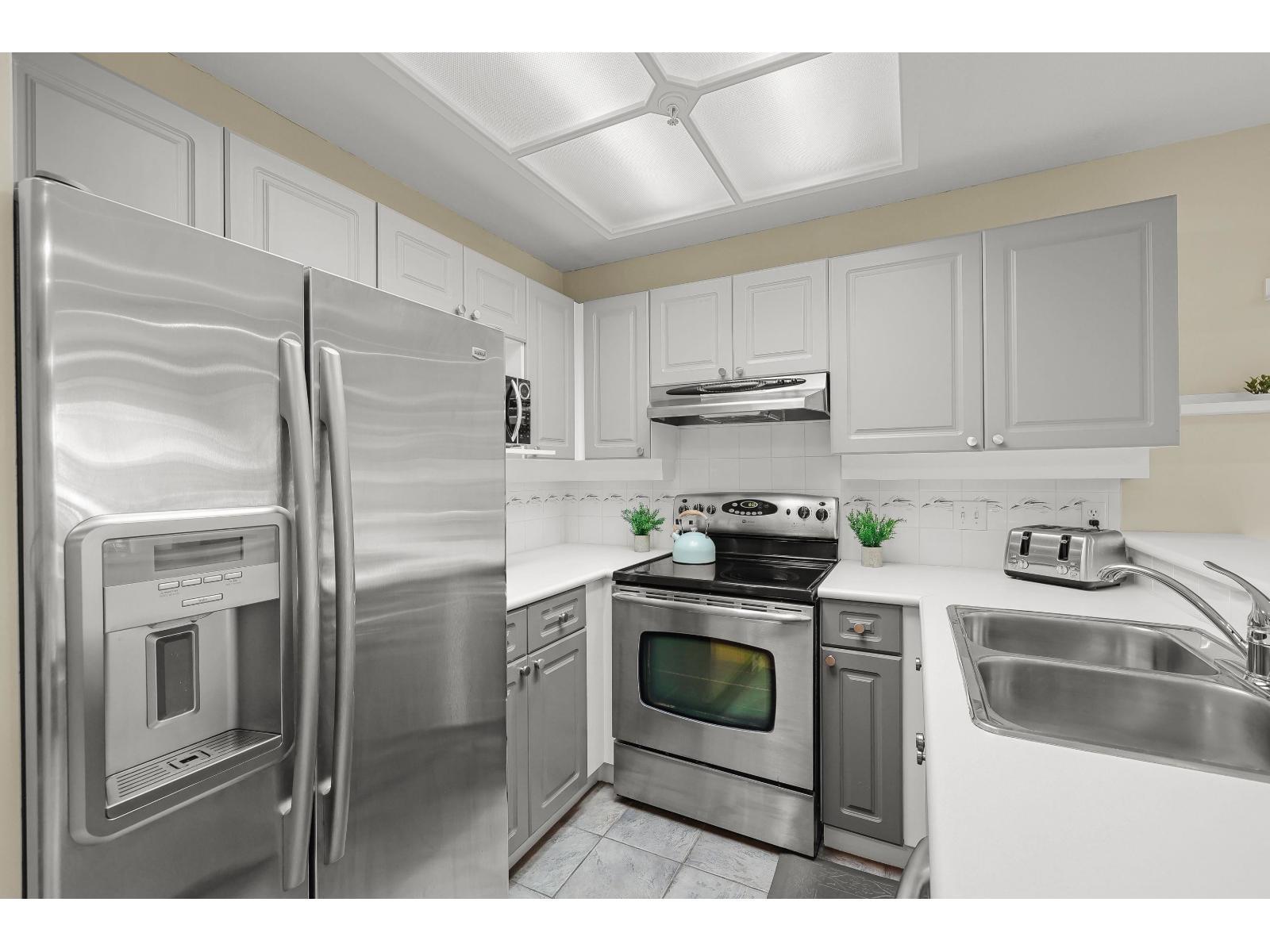 210 22025 48 Avenue, Langley, BC - Indoor Photo Showing Kitchen With Stainless Steel Kitchen With Double Sink With Upgraded Kitchen