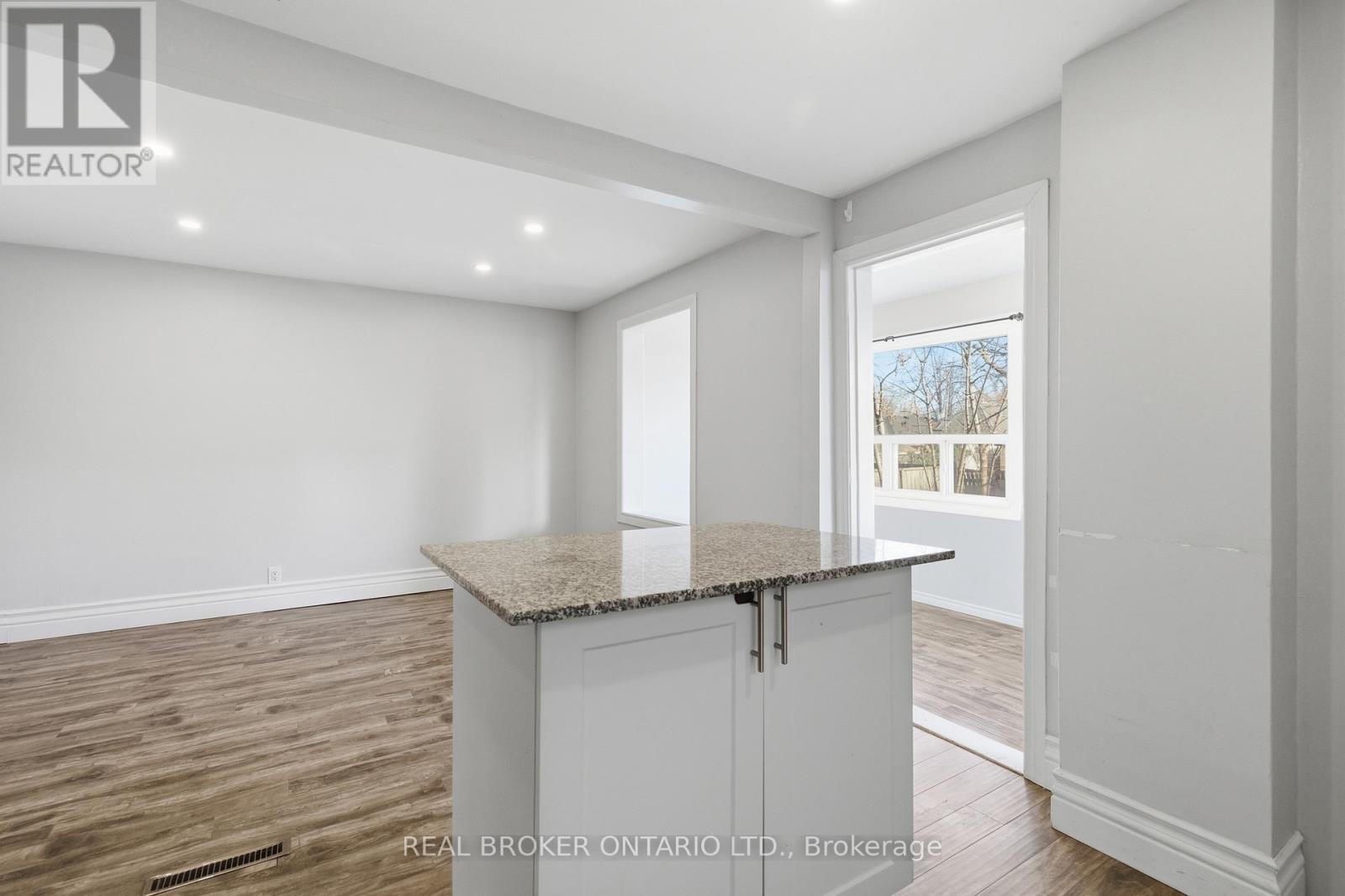 26 Bayfield Avenue, Hamilton, ON - Indoor Photo Showing Other Room