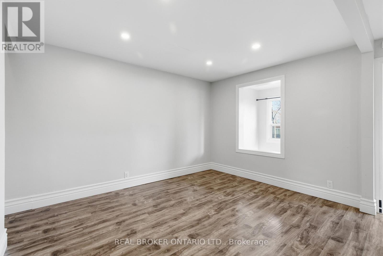 26 Bayfield Avenue, Hamilton, ON - Indoor Photo Showing Other Room