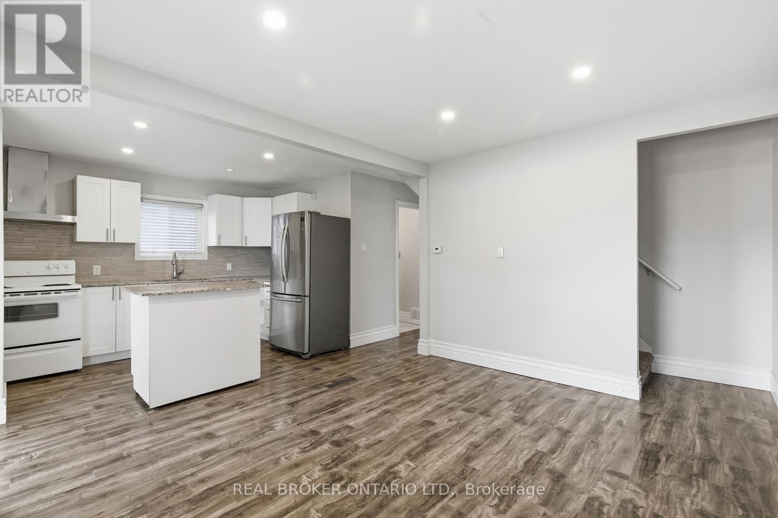 26 Bayfield Avenue, Hamilton, ON - Indoor Photo Showing Kitchen