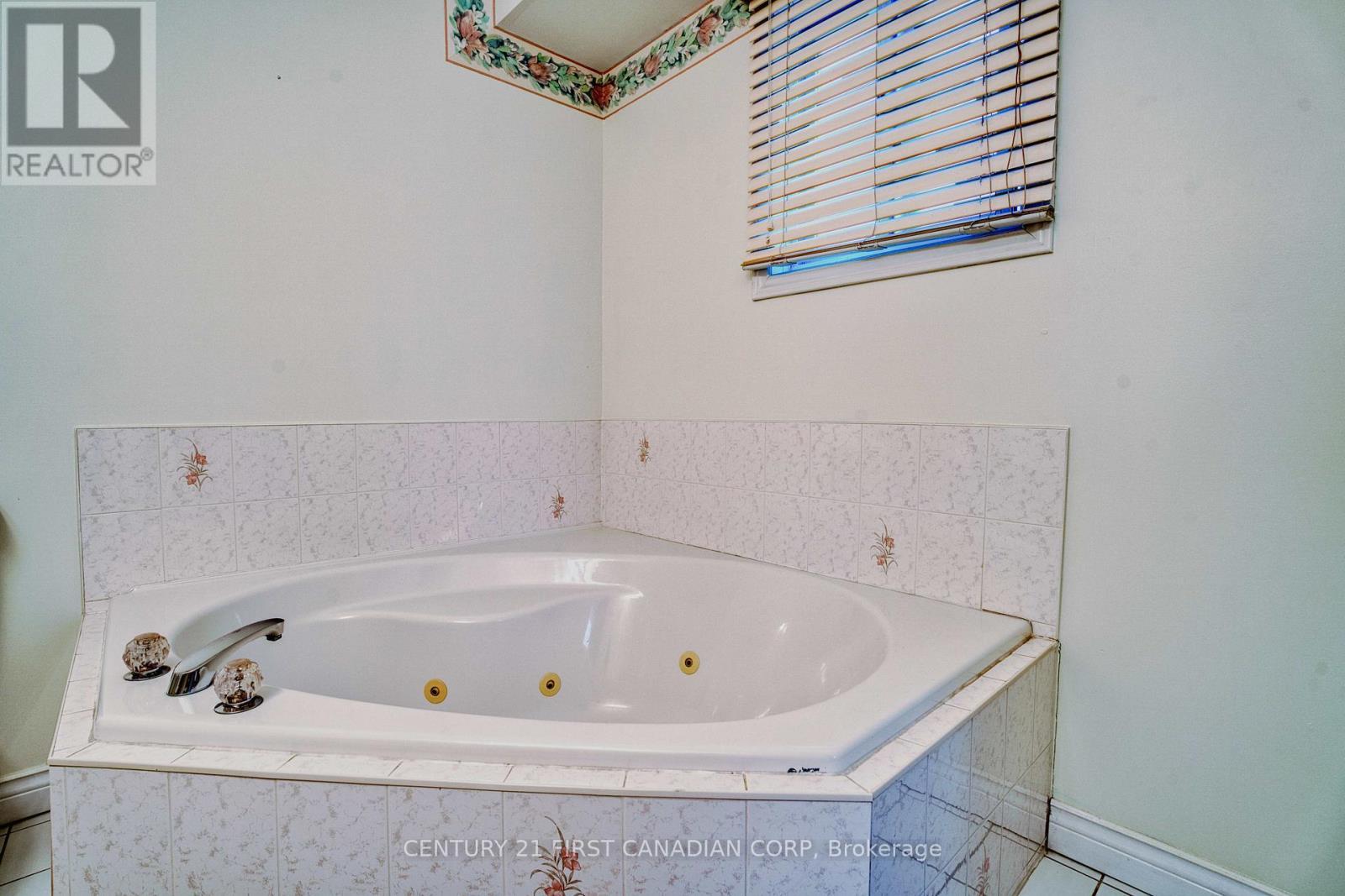 23 Josselyn Drive, London South (South X), ON - Indoor Photo Showing Bathroom