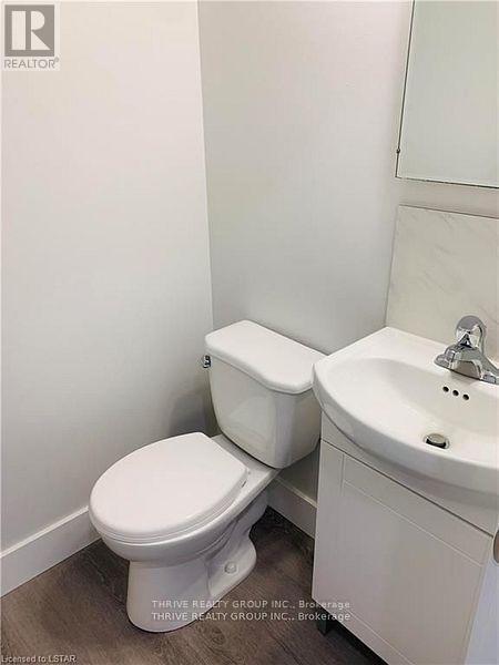 8 Homestead Crescent, London North (North F), ON - Indoor Photo Showing Bathroom