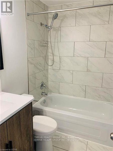 8 Homestead Crescent, London North (North F), ON - Indoor Photo Showing Bathroom