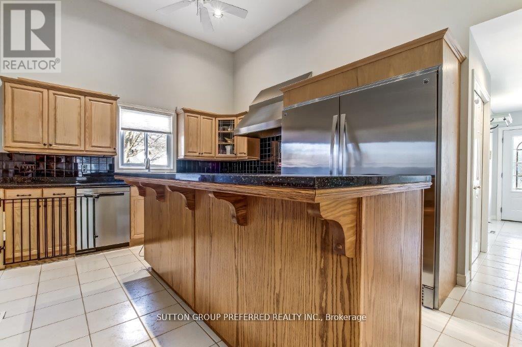 296 Bournemouth Drive, London East (East I), ON - Indoor Photo Showing Kitchen
