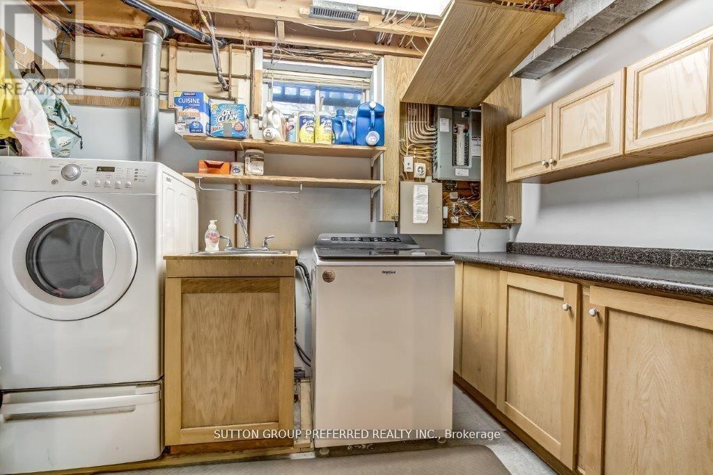 296 Bournemouth Drive, London East (East I), ON - Indoor Photo Showing Laundry Room