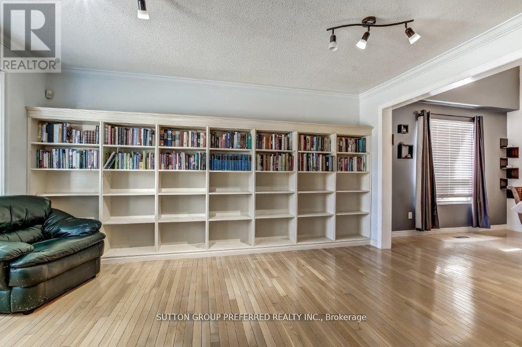 296 Bournemouth Drive, London East (East I), ON - Indoor