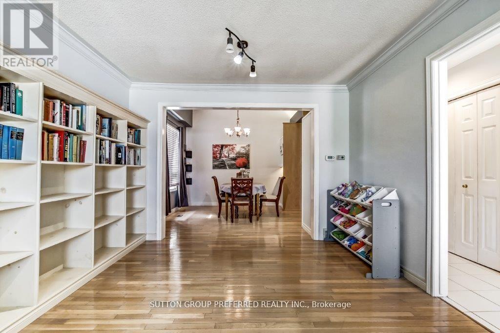 296 Bournemouth Drive, London East (East I), ON - Indoor