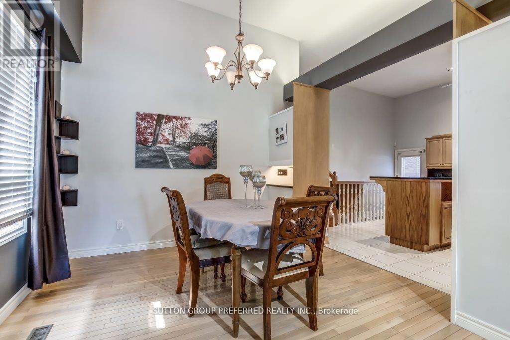 296 Bournemouth Drive, London East (East I), ON - Indoor Photo Showing Dining Room