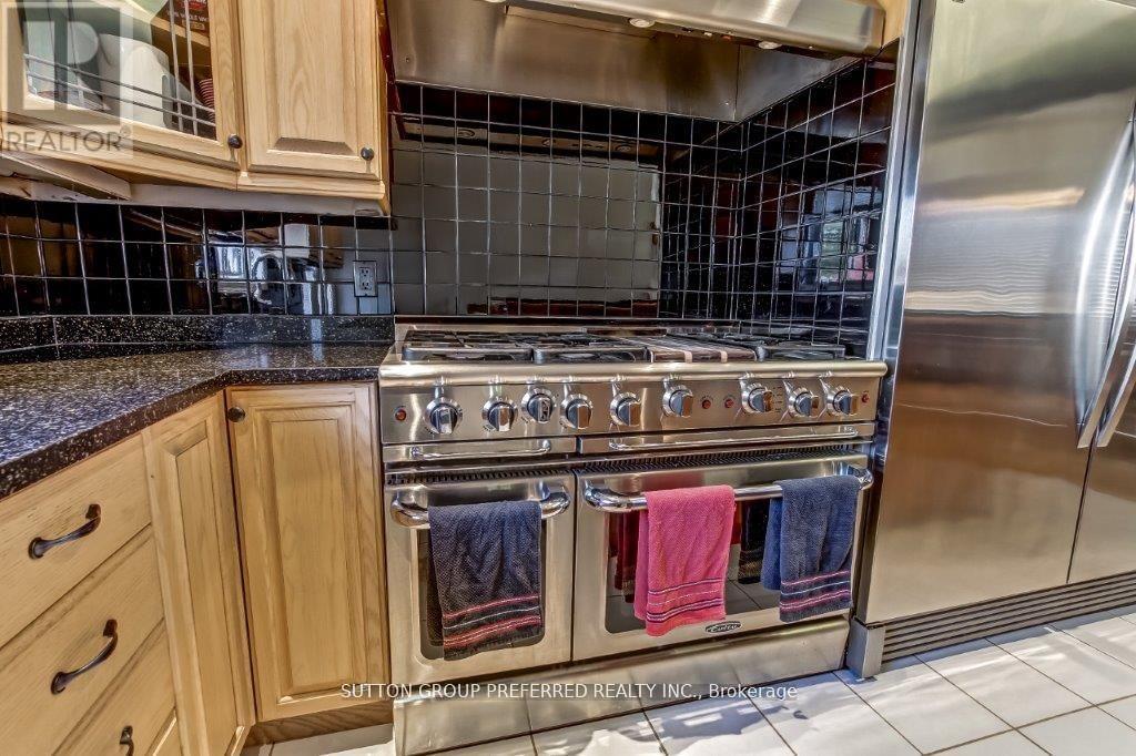 296 Bournemouth Drive, London East (East I), ON - Indoor Photo Showing Kitchen