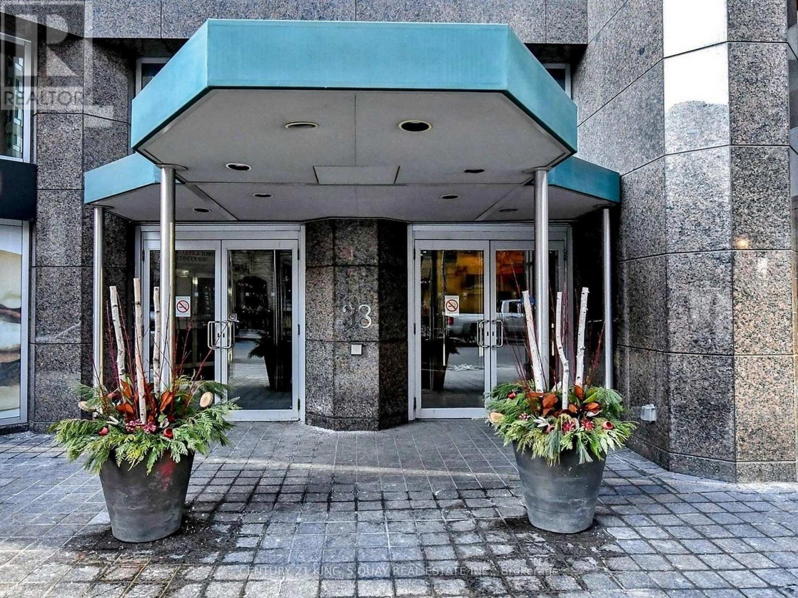 1900 - 38 Elm Street, Toronto, ON - Outdoor