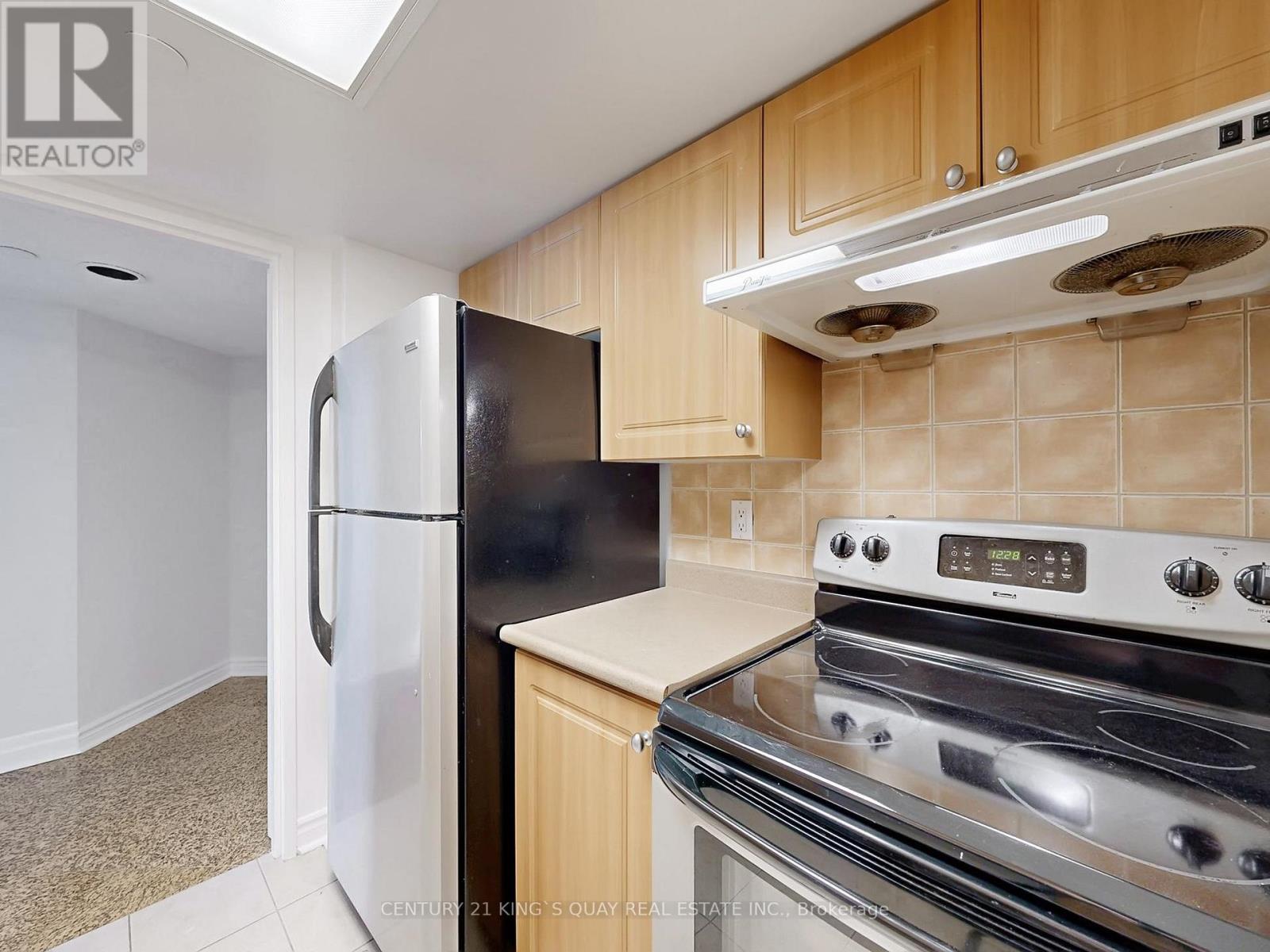 1900 - 38 Elm Street, Toronto, ON - Indoor Photo Showing Kitchen