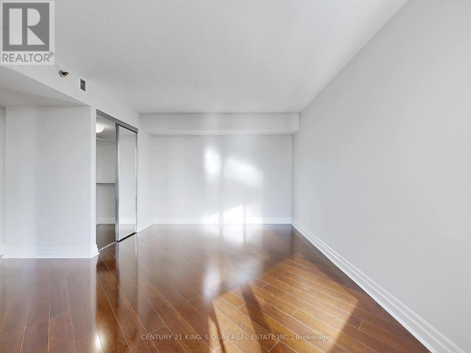 1900 - 38 Elm Street, Toronto, ON - Indoor Photo Showing Other Room