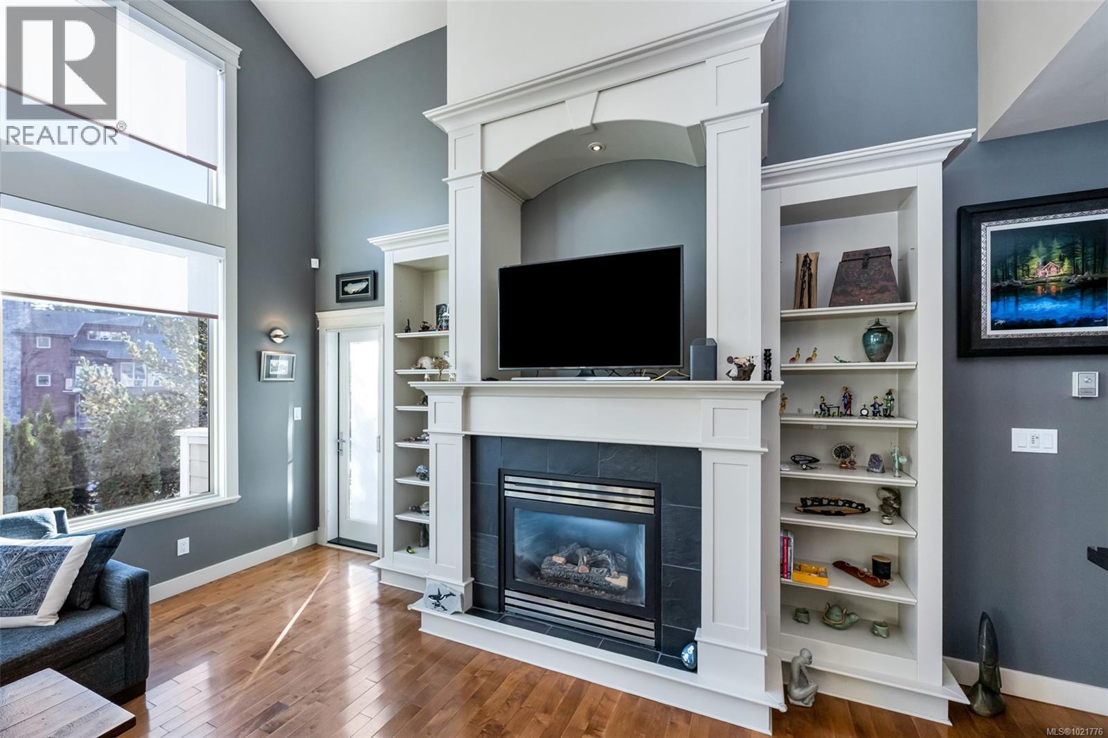 1 630 Brookside Rd, Colwood, BC - Indoor Photo Showing Living Room With Fireplace