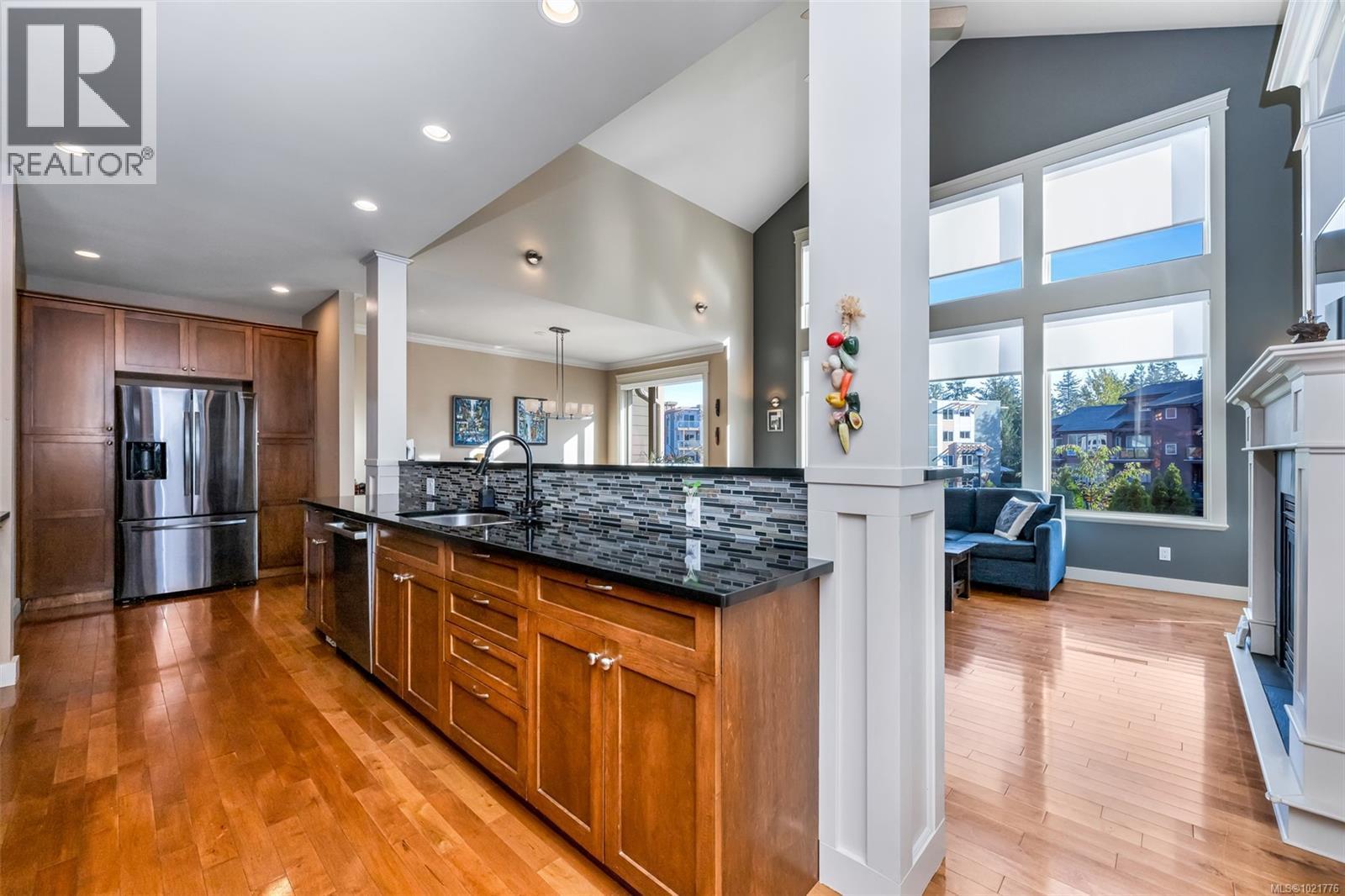 1 630 Brookside Rd, Colwood, BC - Indoor Photo Showing Kitchen With Upgraded Kitchen
