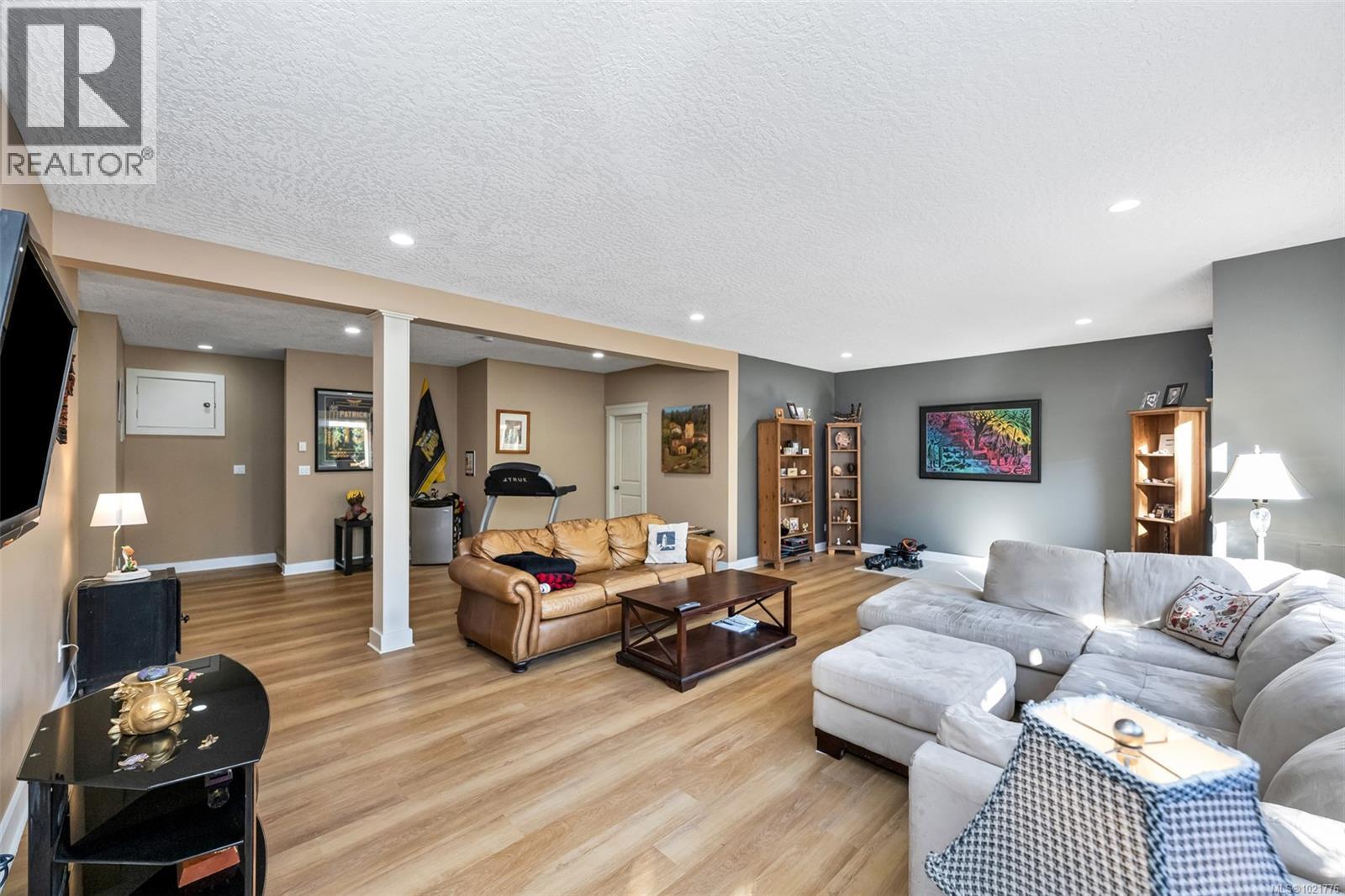 1 630 Brookside Rd, Colwood, BC - Indoor