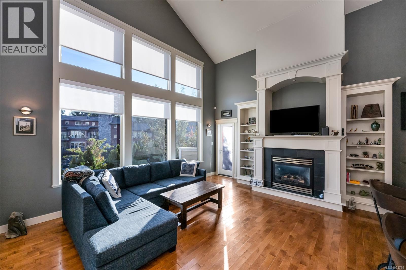 1 630 Brookside Rd, Colwood, BC - Indoor Photo Showing Living Room With Fireplace