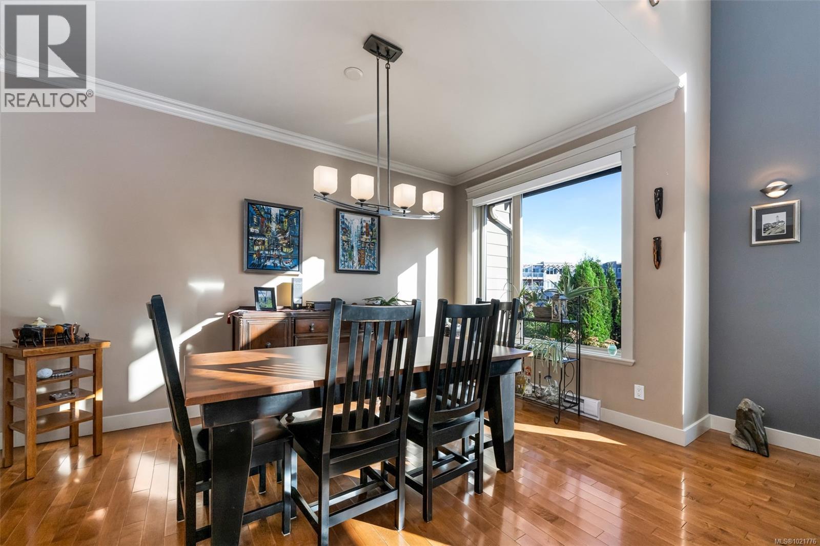 1 630 Brookside Rd, Colwood, BC - Indoor Photo Showing Dining Room