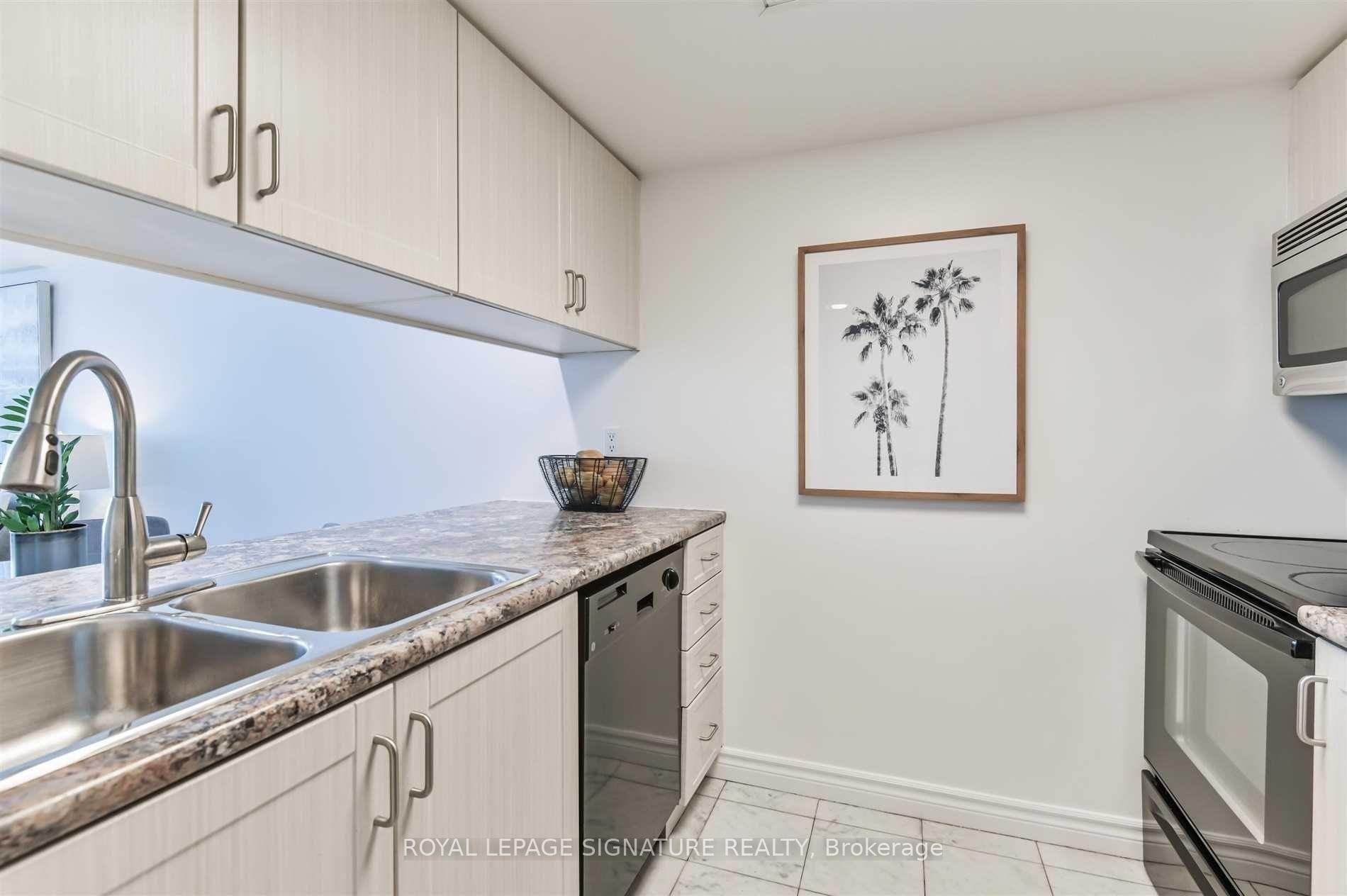 2001-38 Elm Street, Toronto, ON - Indoor Photo Showing Kitchen With Double Sink