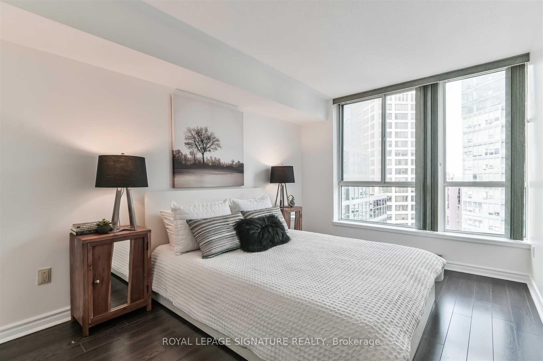 2001-38 Elm Street, Toronto, ON - Indoor Photo Showing Bedroom