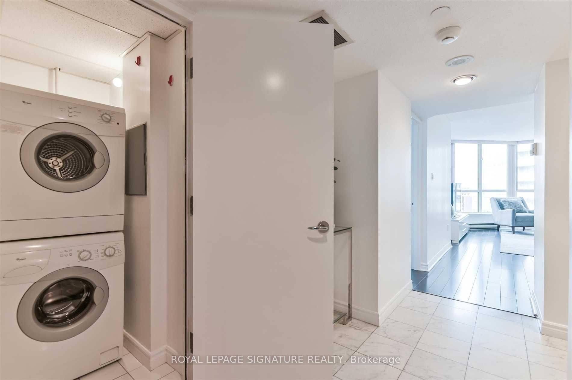 2001-38 Elm Street, Toronto, ON - Indoor Photo Showing Laundry Room