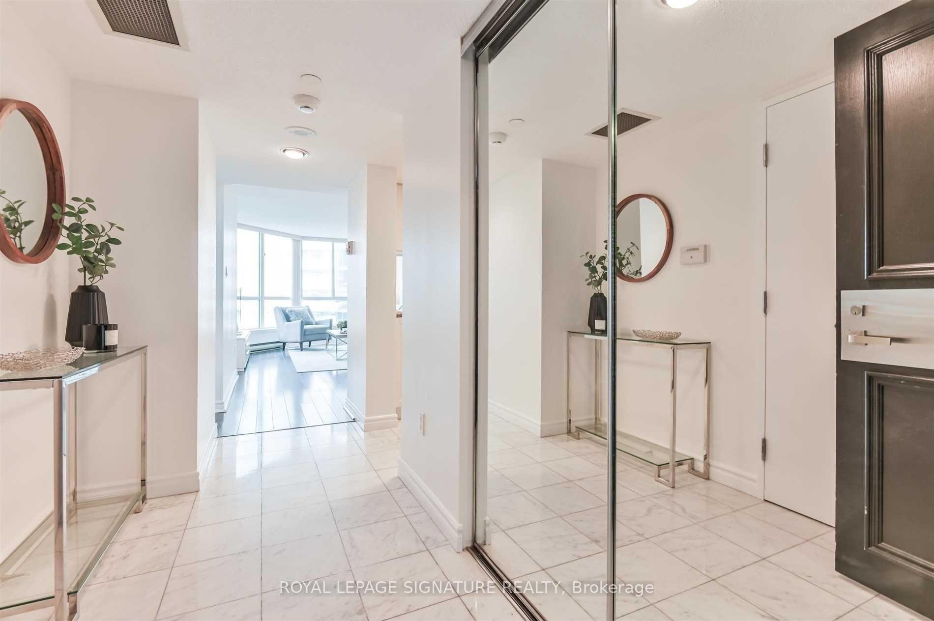 2001-38 Elm Street, Toronto, ON - Indoor