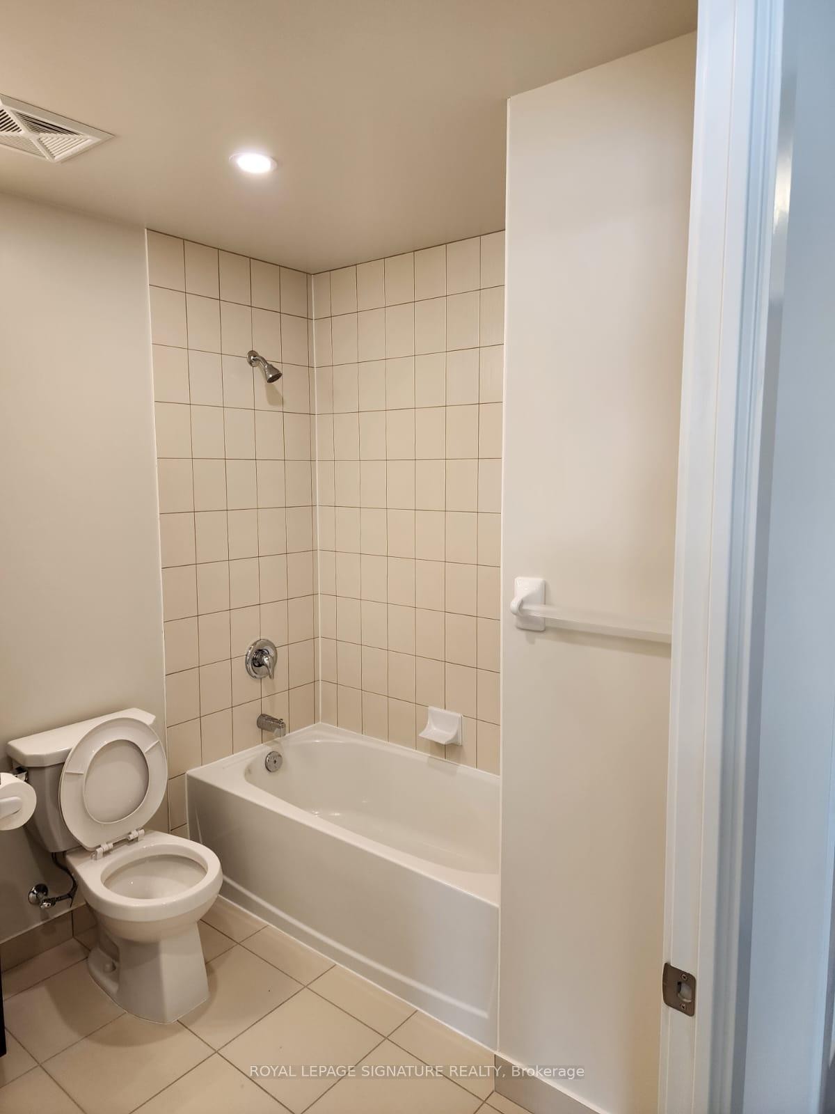 1410-38 Annie Craig Drive, Toronto, ON - Indoor Photo Showing Bathroom