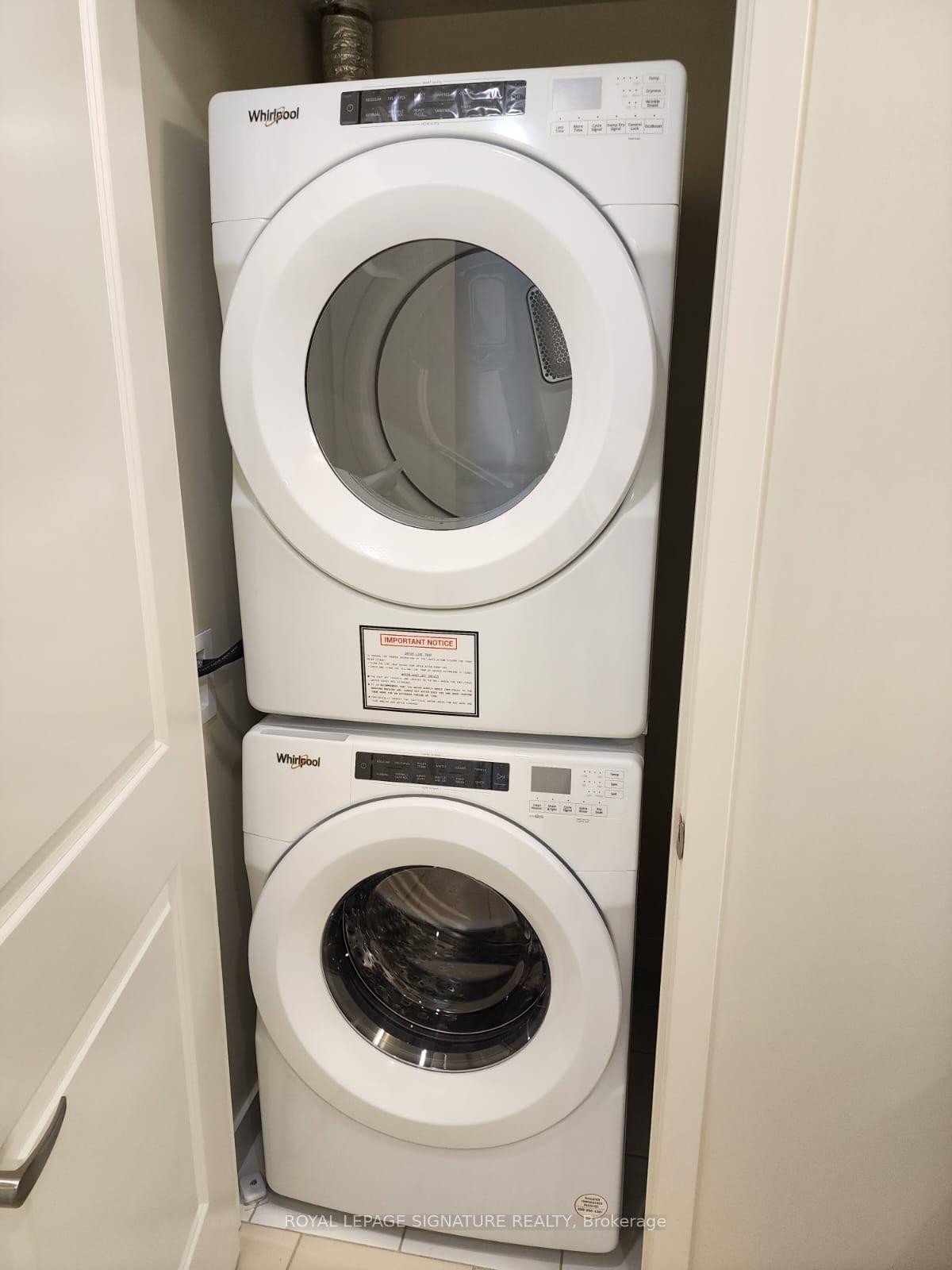 1410-38 Annie Craig Drive, Toronto, ON - Indoor Photo Showing Laundry Room