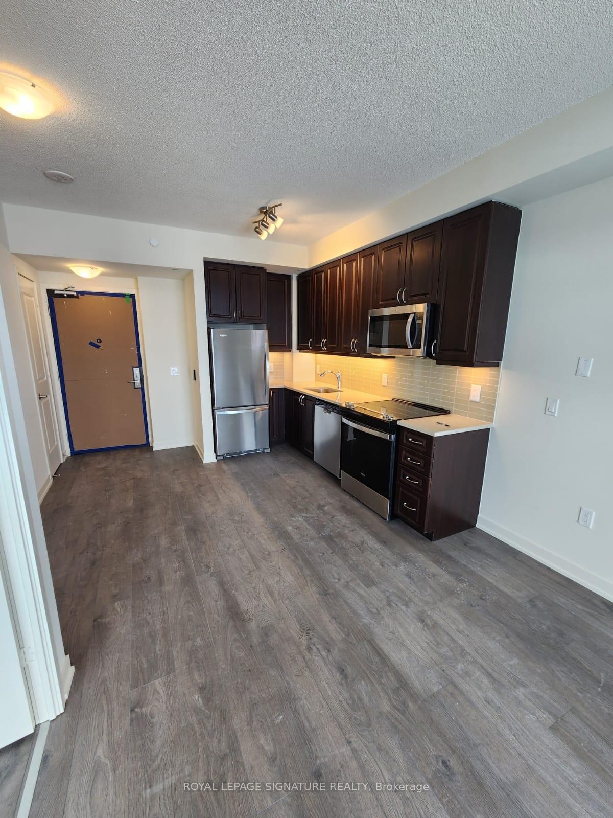 1410-38 Annie Craig Drive, Toronto, ON - Indoor Photo Showing Kitchen