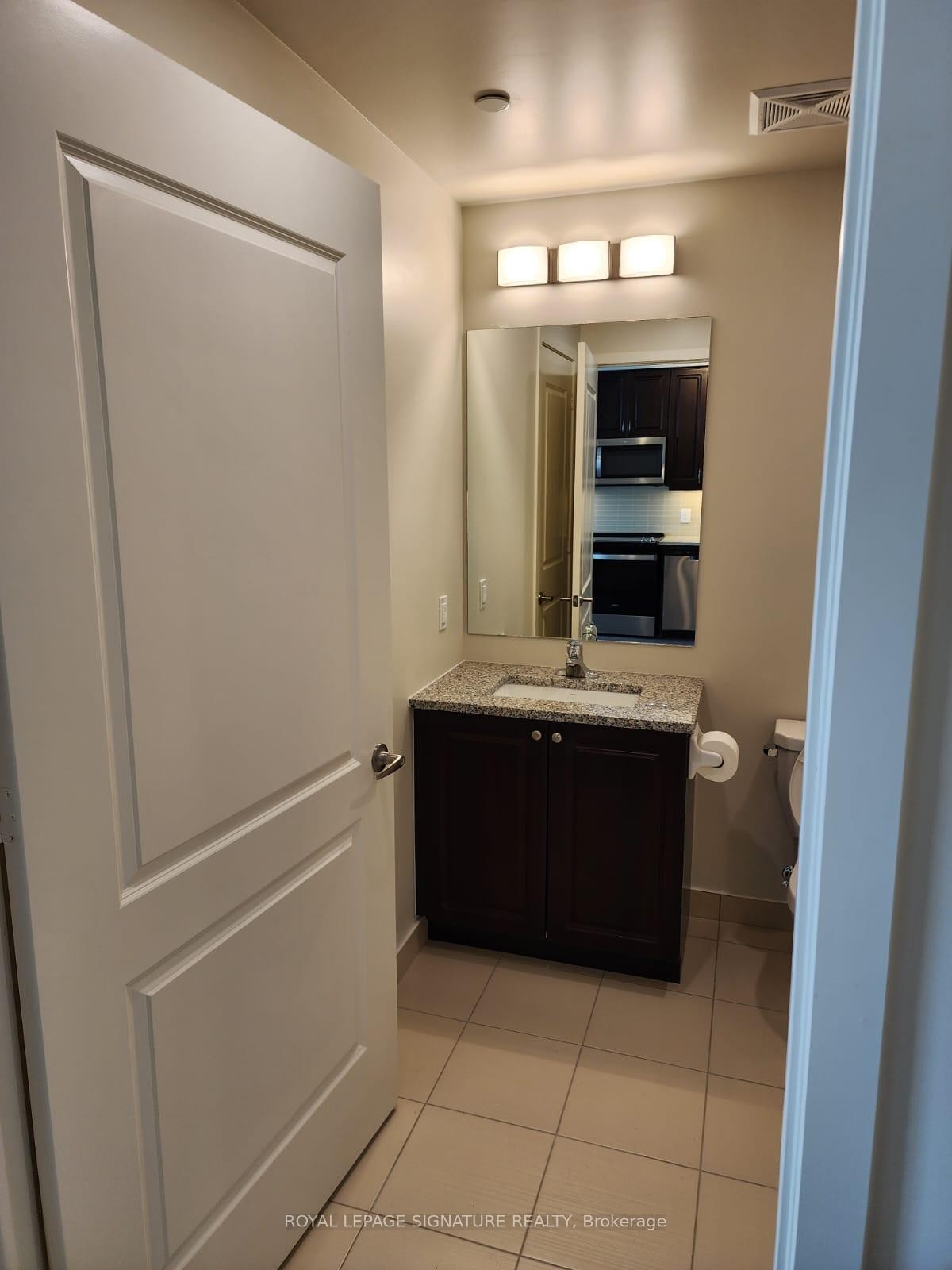 1410-38 Annie Craig Drive, Toronto, ON - Indoor Photo Showing Bathroom