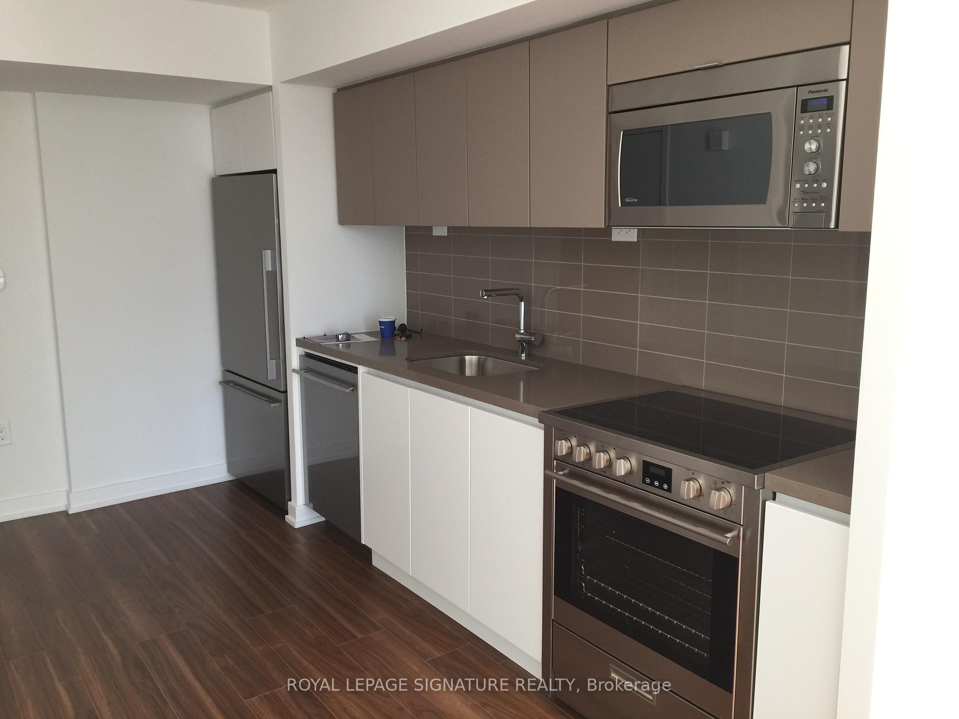 308-75 Queens Wharf Road, Toronto, ON - Indoor Photo Showing Kitchen