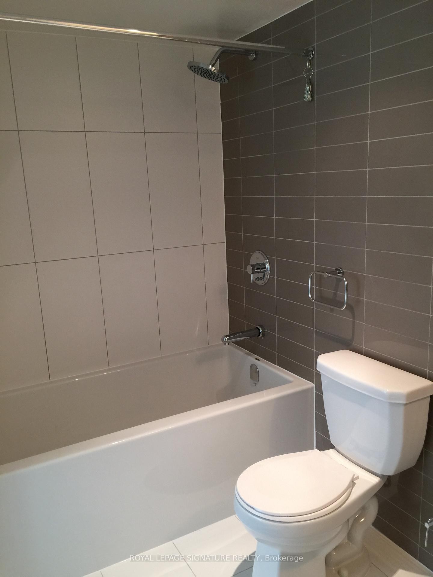 308-75 Queens Wharf Road, Toronto, ON - Indoor Photo Showing Bathroom