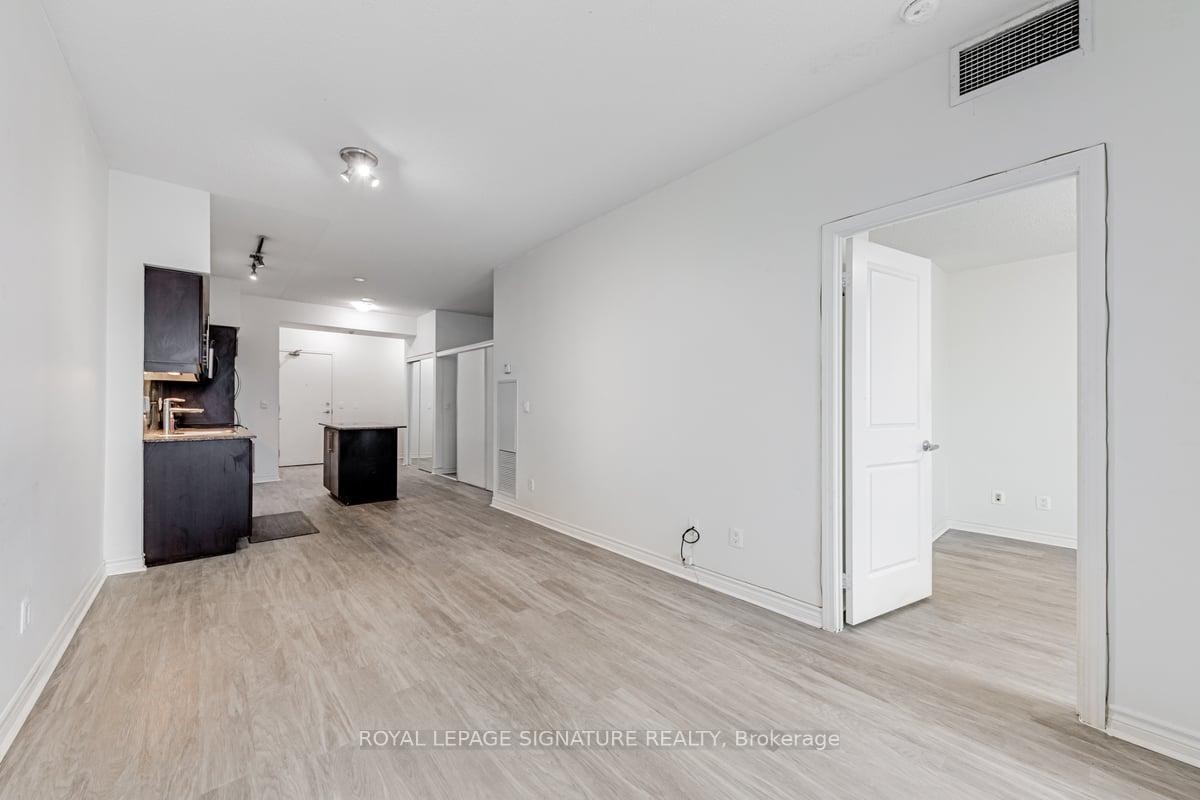 602-2885 Bayview Avenue, Toronto, ON - Indoor Photo Showing Other Room