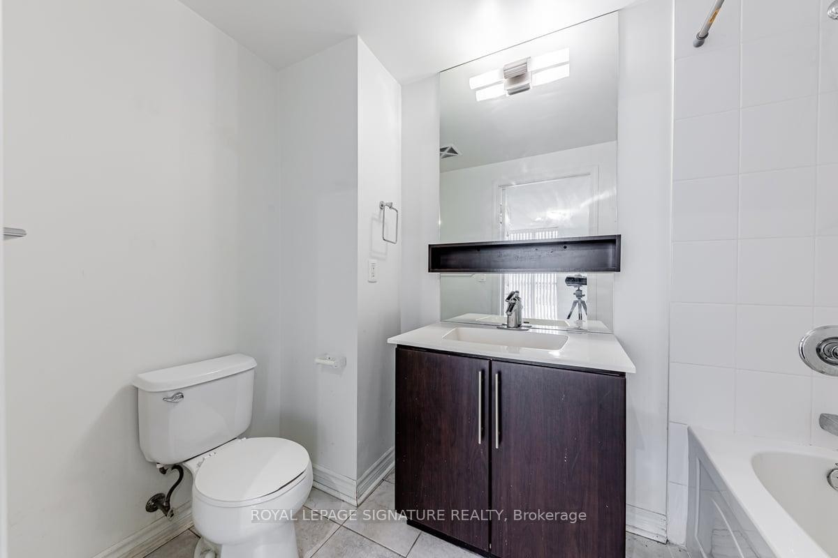 602-2885 Bayview Avenue, Toronto, ON - Indoor Photo Showing Bathroom