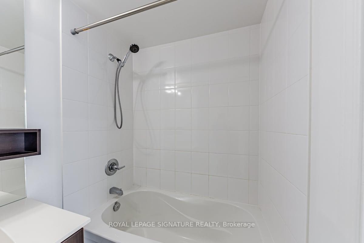 602-2885 Bayview Avenue, Toronto, ON - Indoor Photo Showing Bathroom