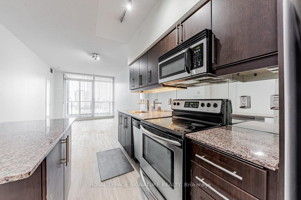 602-2885 Bayview Avenue, Toronto, ON - Indoor Photo Showing Kitchen With Upgraded Kitchen