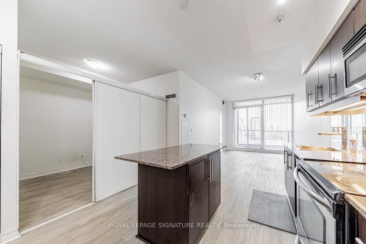 602-2885 Bayview Avenue, Toronto, ON - Indoor Photo Showing Kitchen