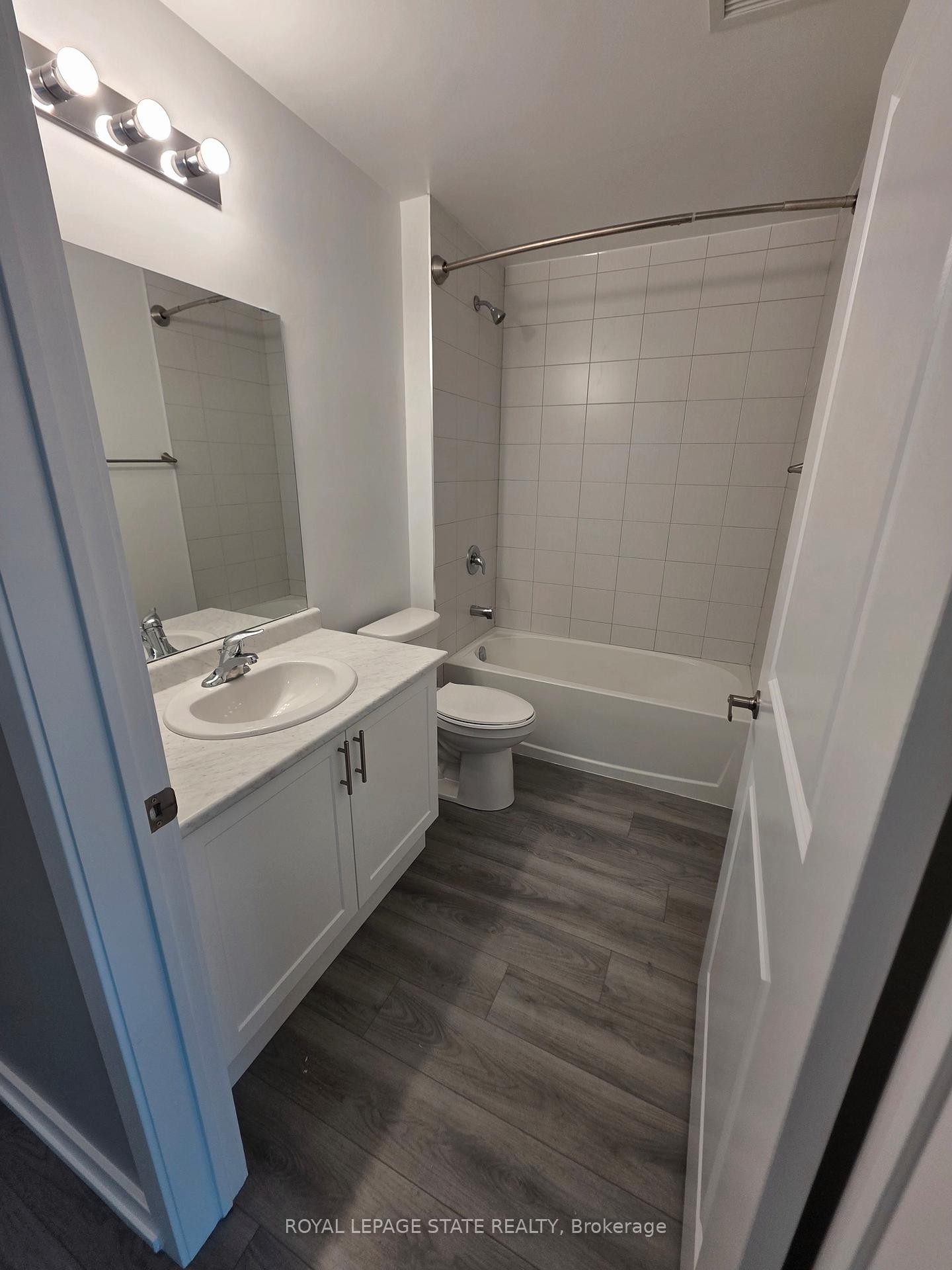 116-5055 Greenlane Road, Lincoln, ON - Indoor Photo Showing Bathroom