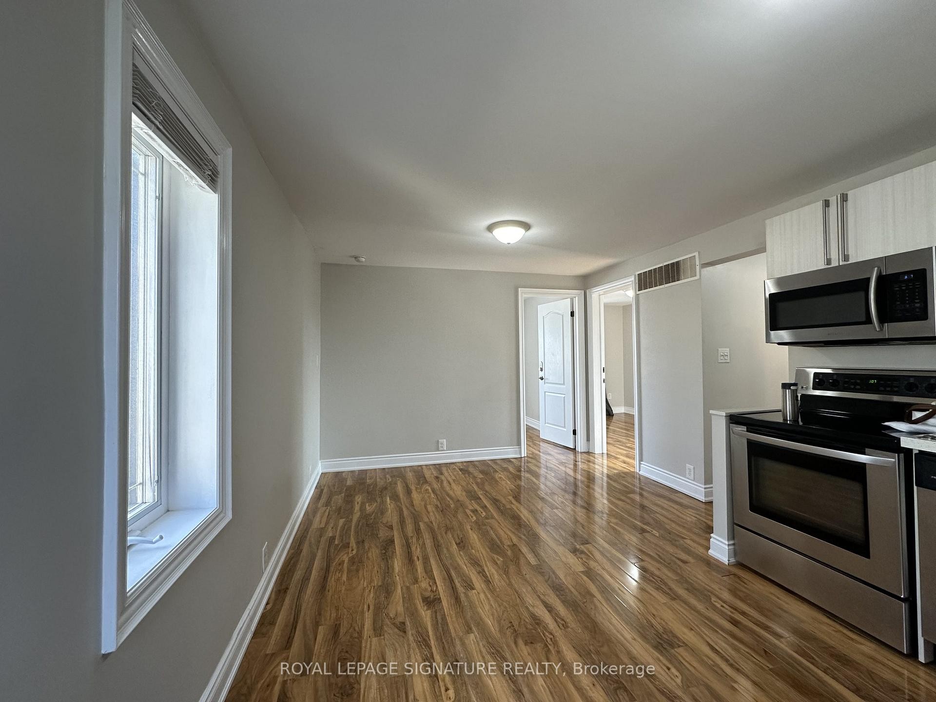 Upper-899 Lakeshore Road E, Mississauga, ON - Indoor Photo Showing Other Room