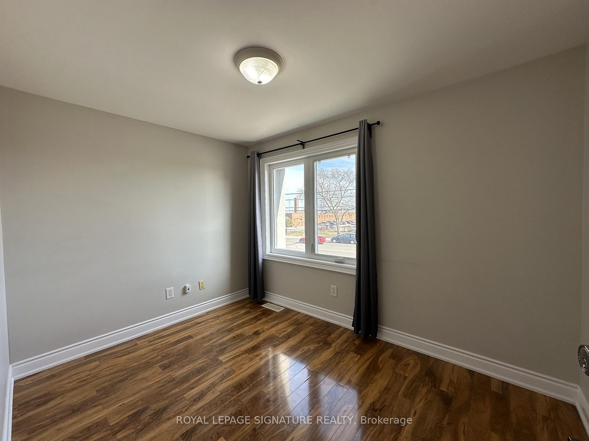 Upper-899 Lakeshore Road E, Mississauga, ON - Indoor Photo Showing Other Room