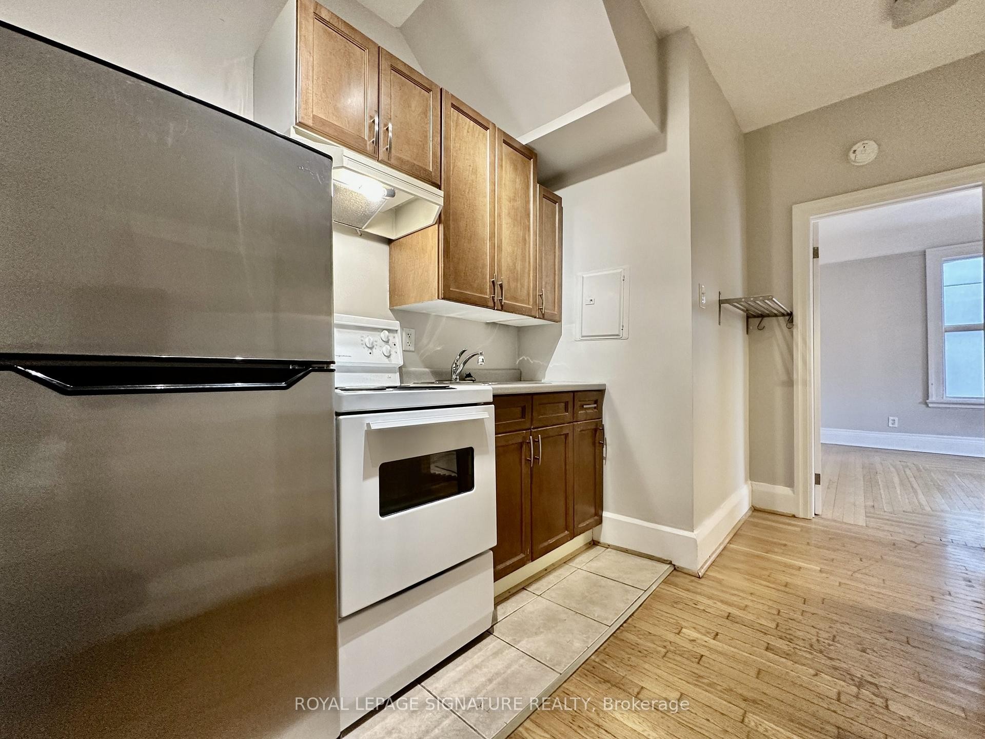 200C-646 Broadview Avenue, Toronto, ON - Indoor Photo Showing Kitchen