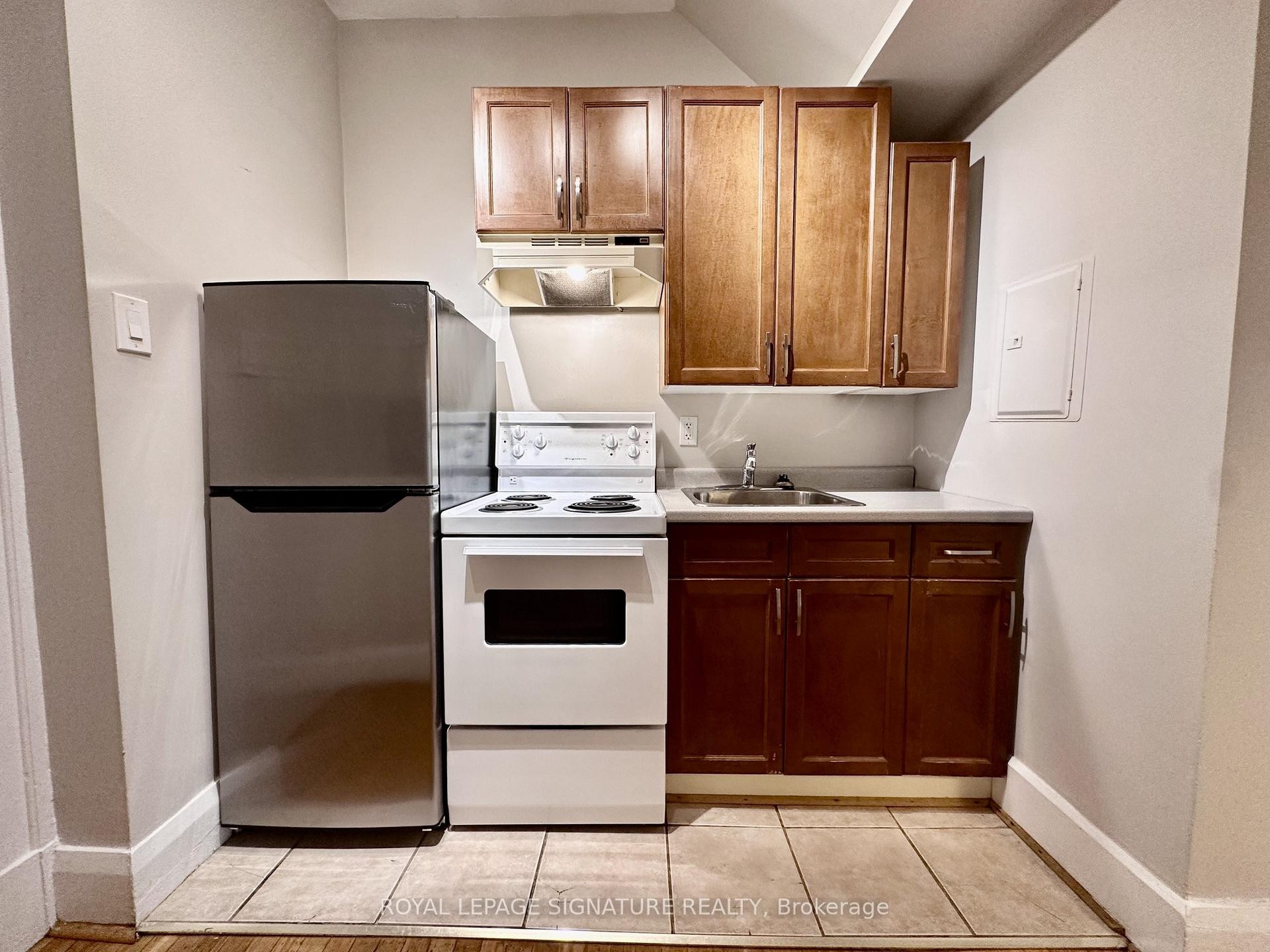 200C-646 Broadview Avenue, Toronto, ON - Indoor Photo Showing Kitchen