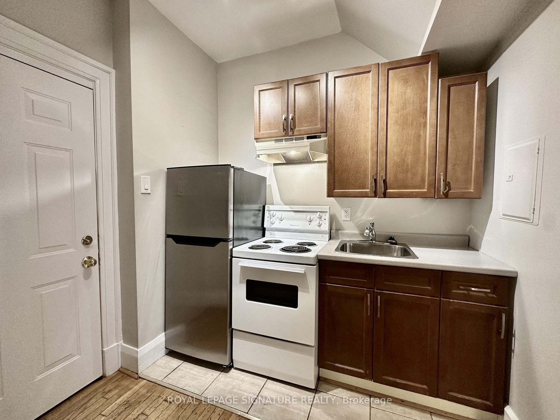 200C-646 Broadview Avenue, Toronto, ON - Indoor Photo Showing Kitchen