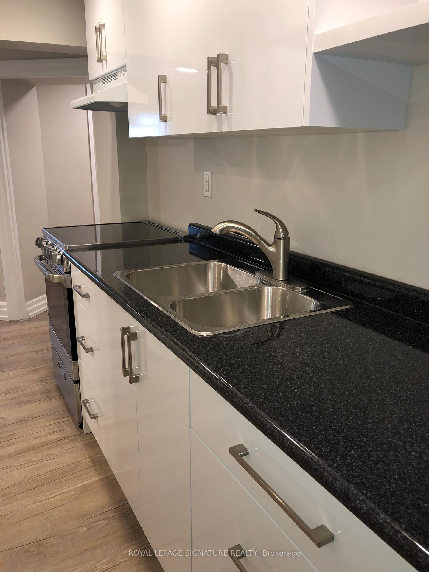 50C-646 Broadview Avenue, Toronto, ON - Indoor Photo Showing Kitchen With Double Sink