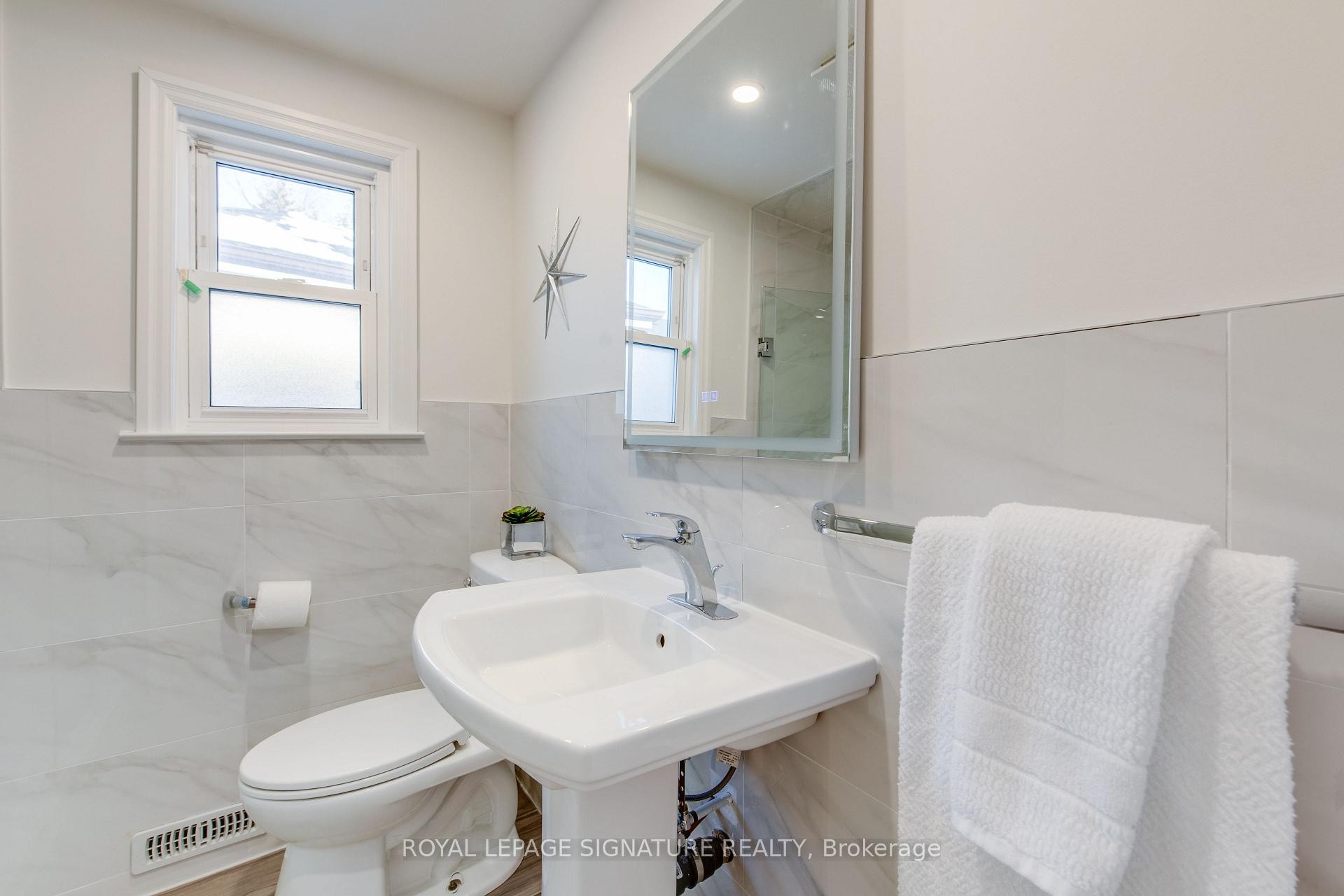 9 Ivorwood Crescent, Toronto, ON - Indoor Photo Showing Bathroom