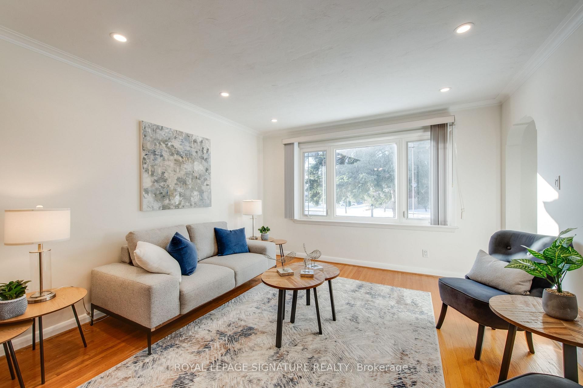 9 Ivorwood Crescent, Toronto, ON - Indoor Photo Showing Living Room