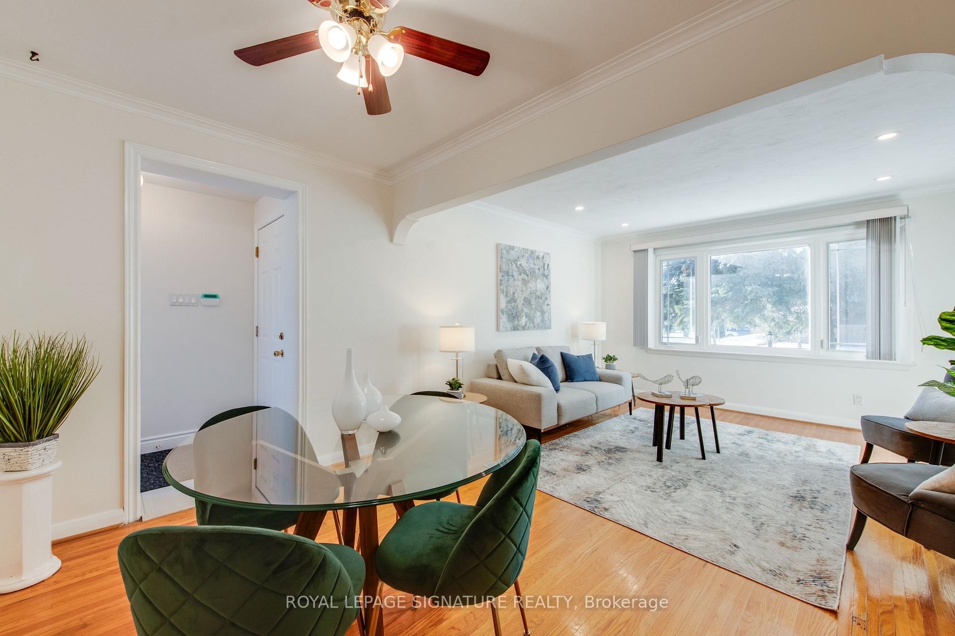 9 Ivorwood Crescent, Toronto, ON - Indoor Photo Showing Other Room