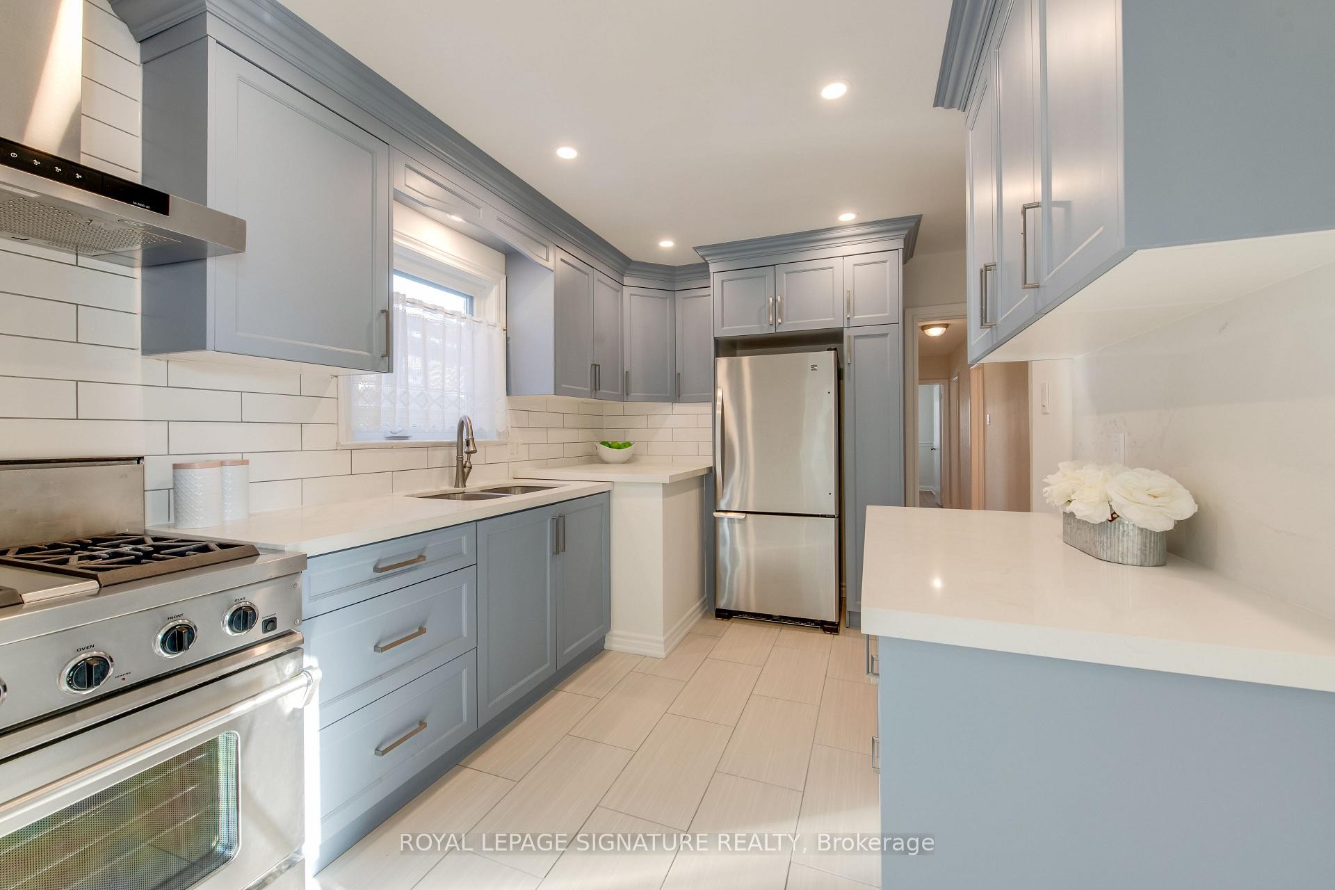 9 Ivorwood Crescent, Toronto, ON - Indoor Photo Showing Kitchen With Stainless Steel Kitchen With Double Sink With Upgraded Kitchen