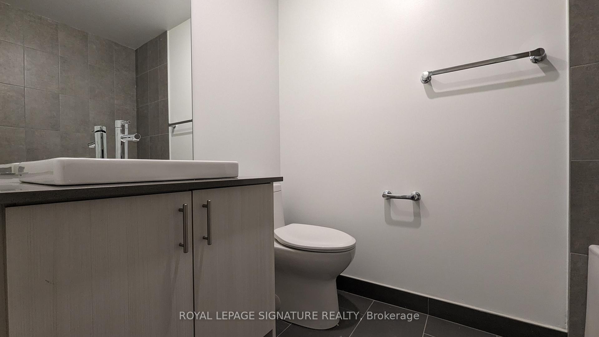 619-1195 The Queensway Way, Toronto, ON - Indoor Photo Showing Bathroom