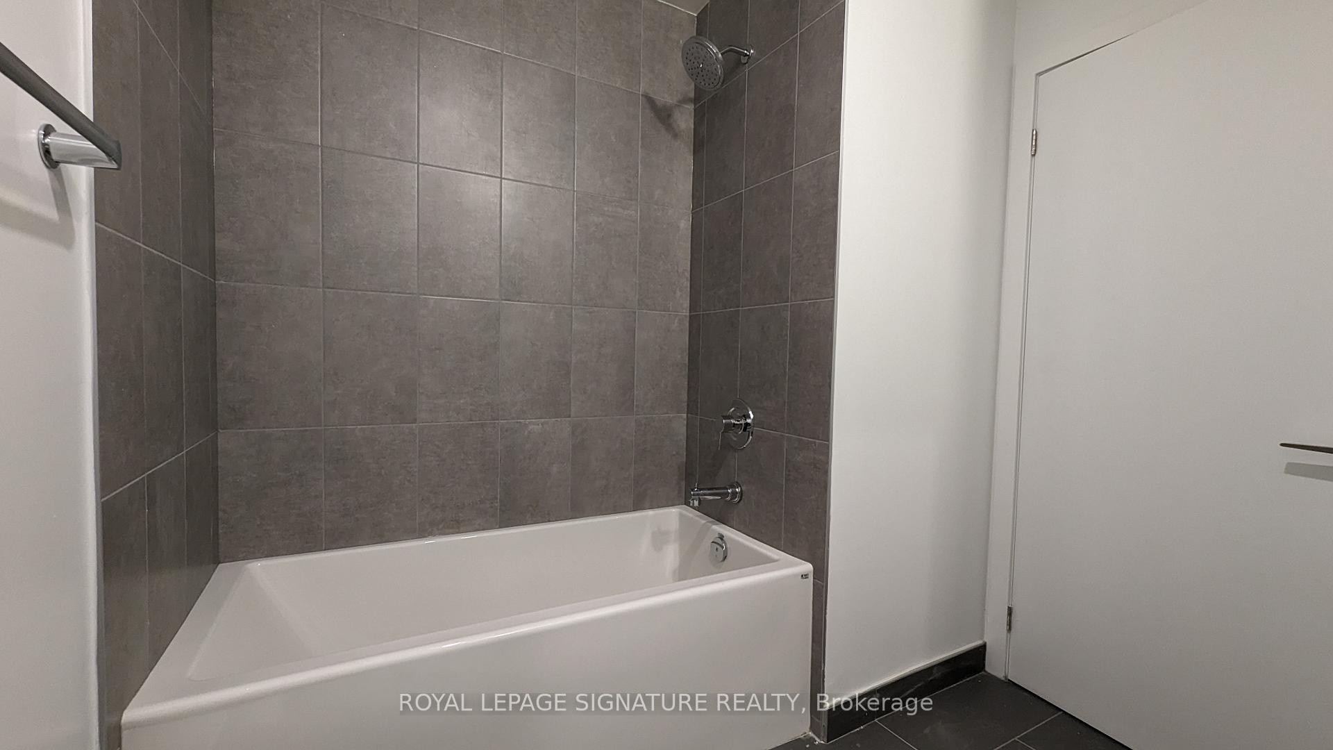 619-1195 The Queensway Way, Toronto, ON - Indoor Photo Showing Bathroom